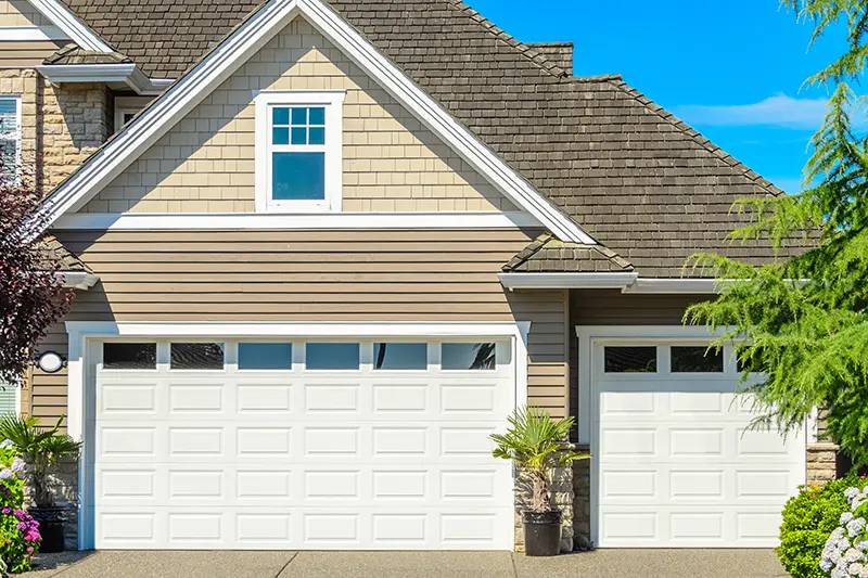TraditionalAdvanced Door is the place for all of your traditional garage door needs. We proudly feature Amarr traditional garage doors in an array of styles to choose from. Discover More